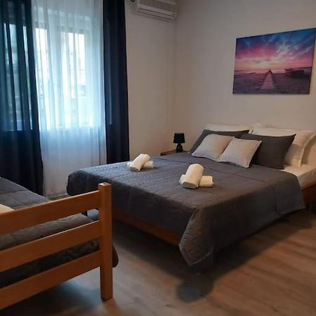 Apartment Dora-100M From The Central Beach Makarska Extérieur photo