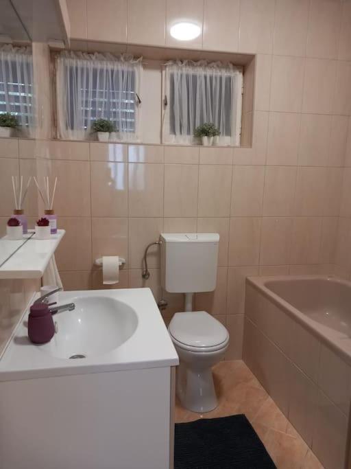 Apartment Dora-100M From The Central Beach Makarska Extérieur photo