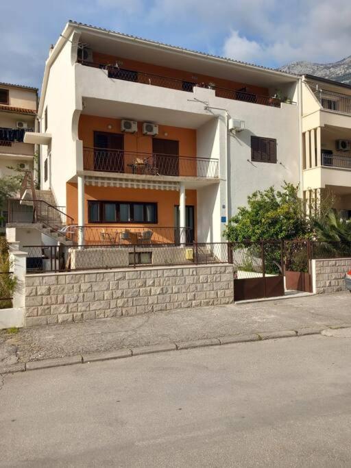 Apartment Dora-100M From The Central Beach Makarska Extérieur photo