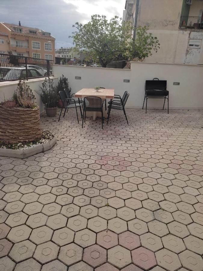 Apartment Dora-100M From The Central Beach Makarska Extérieur photo